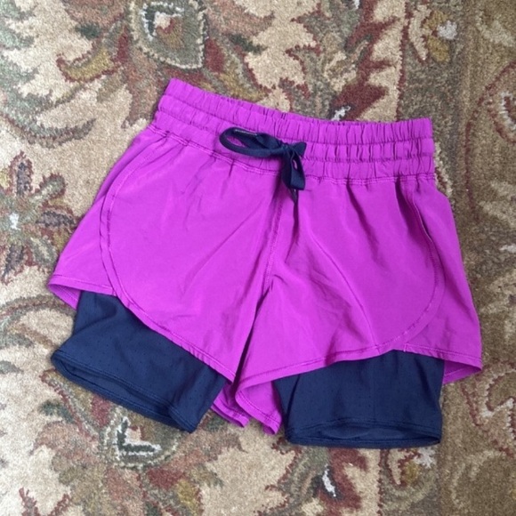 Lululemon Hot to Street Athletic Shorts. - Picture 5 of 10